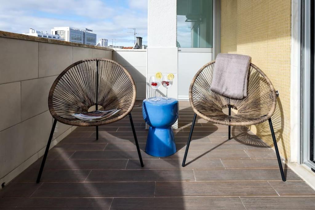 Central With Balcony Apartamento