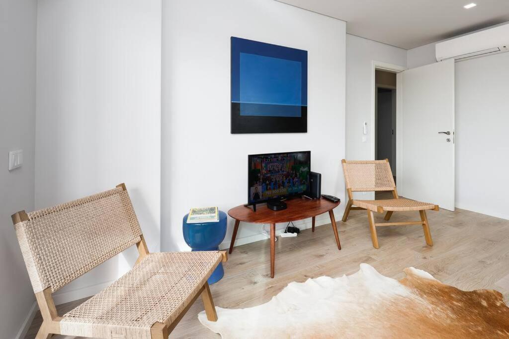 Central With Balcony Apartamento